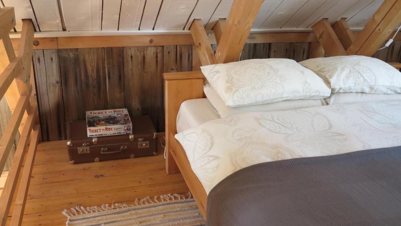 Krusati Mednieki Kalvene旅馆 外观 照片