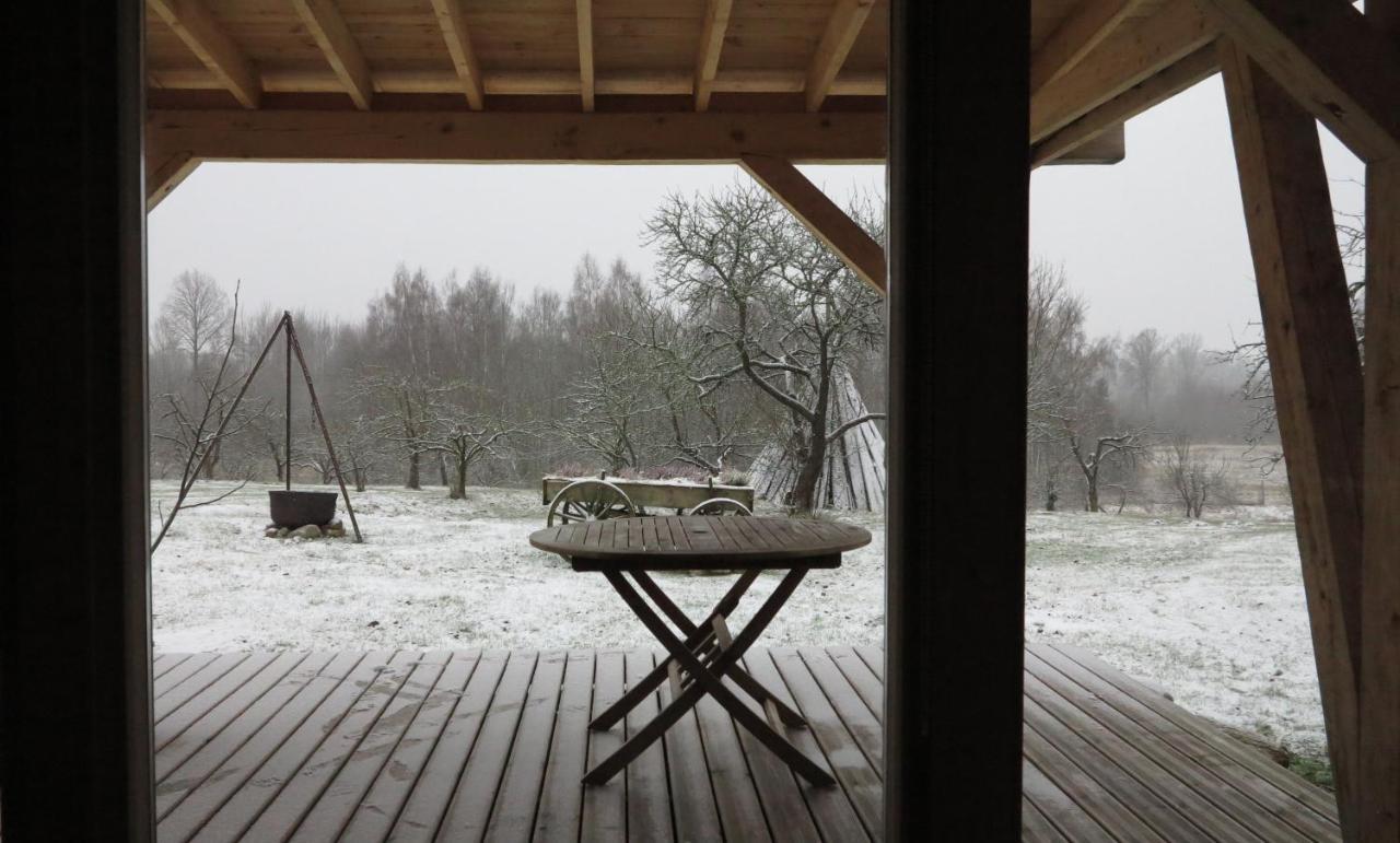 Krusati Mednieki Kalvene旅馆 外观 照片