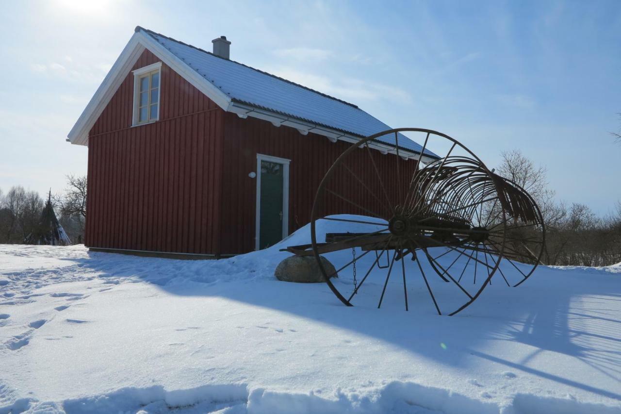 Krusati Mednieki Kalvene旅馆 外观 照片