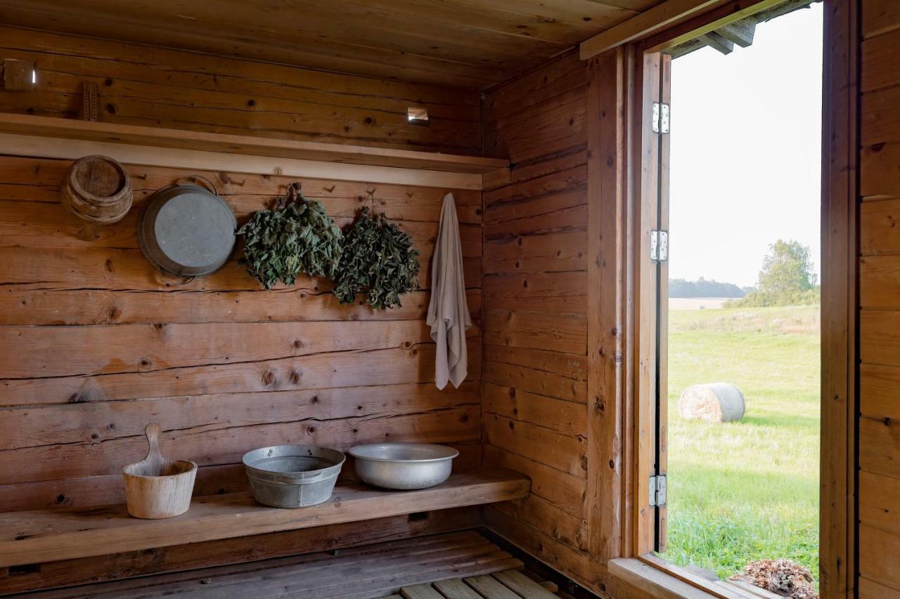 Krusati Mednieki Kalvene旅馆 外观 照片