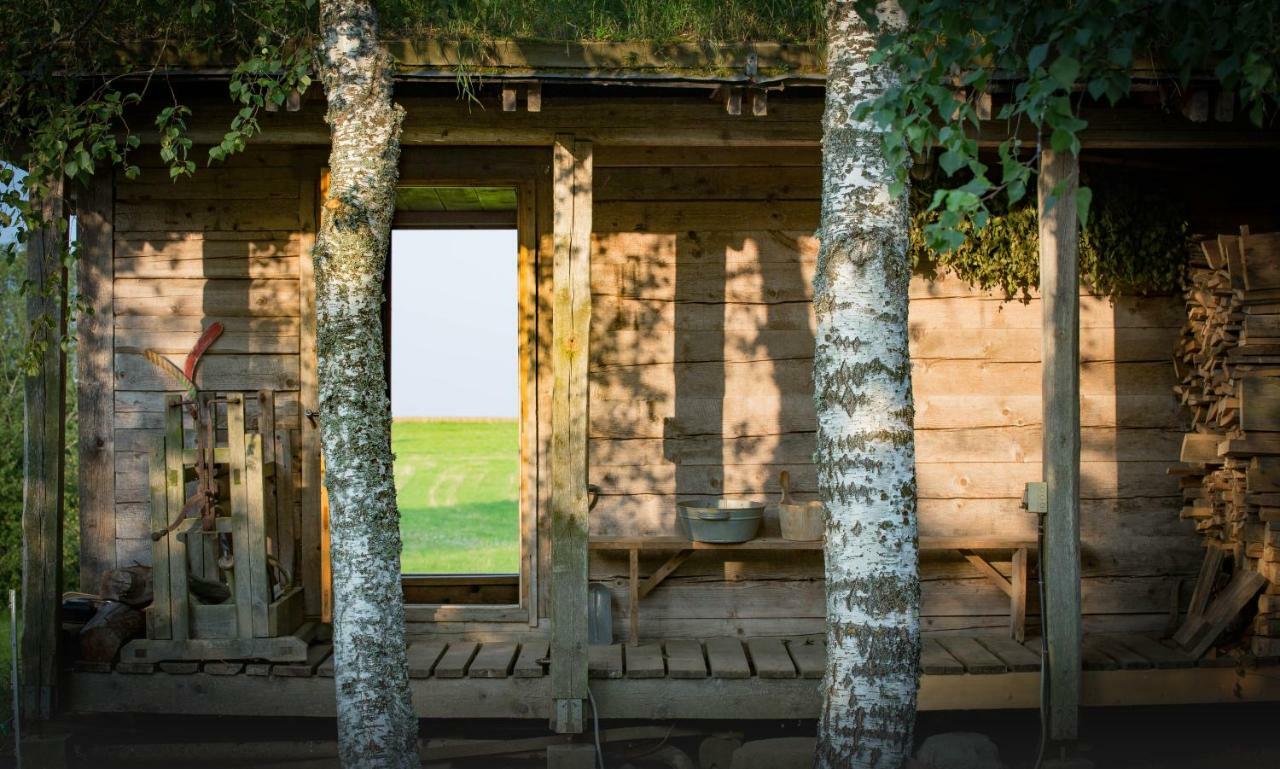 Krusati Mednieki Kalvene旅馆 外观 照片